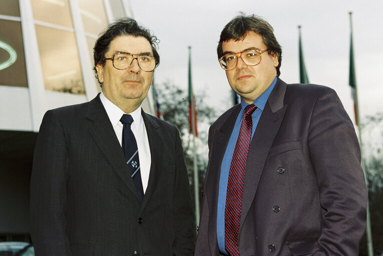 Fotagrafa 1: The MEPs John HUME, Clive John NEEDLE in Strasbourg in November 1994.