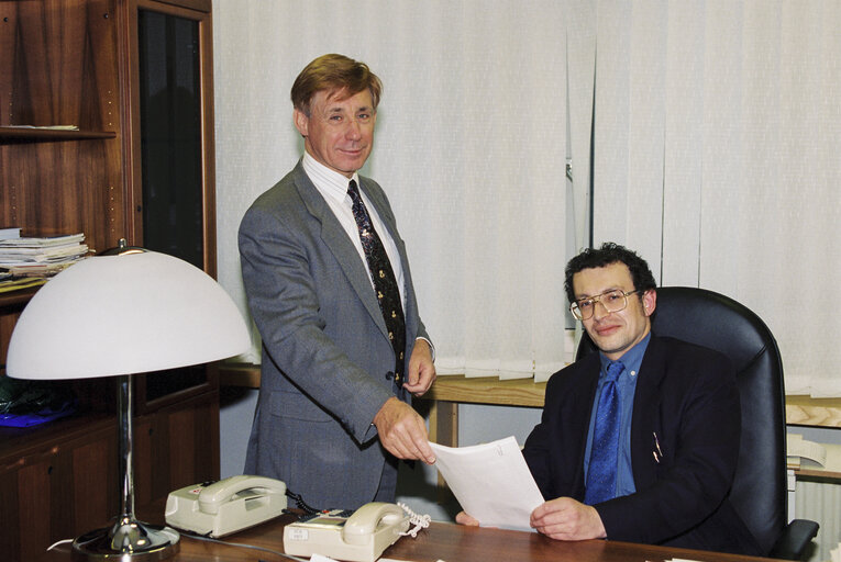 Photo 1 : MEPs Edward NEWMAN and Barry H. SEAL at the European Parliament