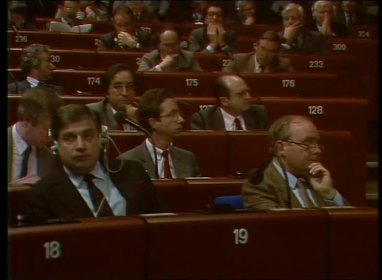 First sitting of enlarged European Parliament to Spain and Portugal: formal opening by Pierre PFLIMLIN, EP President (Strasbourg, 13/01/1986)
