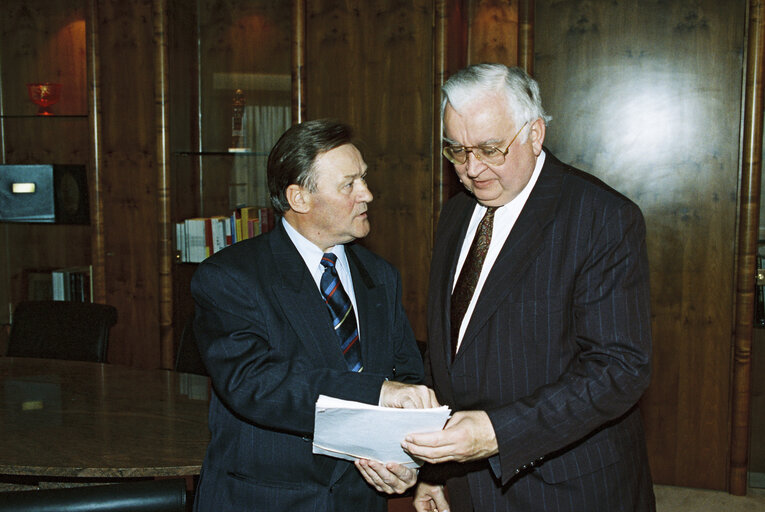 Zdjęcie 2: EP President meets with MEP David R. MORRIS