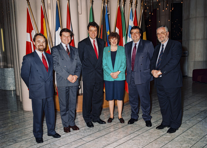 Fotografia 1: MEPs and visitors in 1994