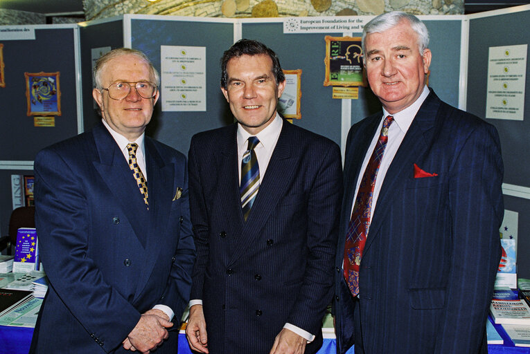 Foto 1: Stand of the European Foundation for the Improvement of Living and Working Conditions in the European Parliament in October 1994