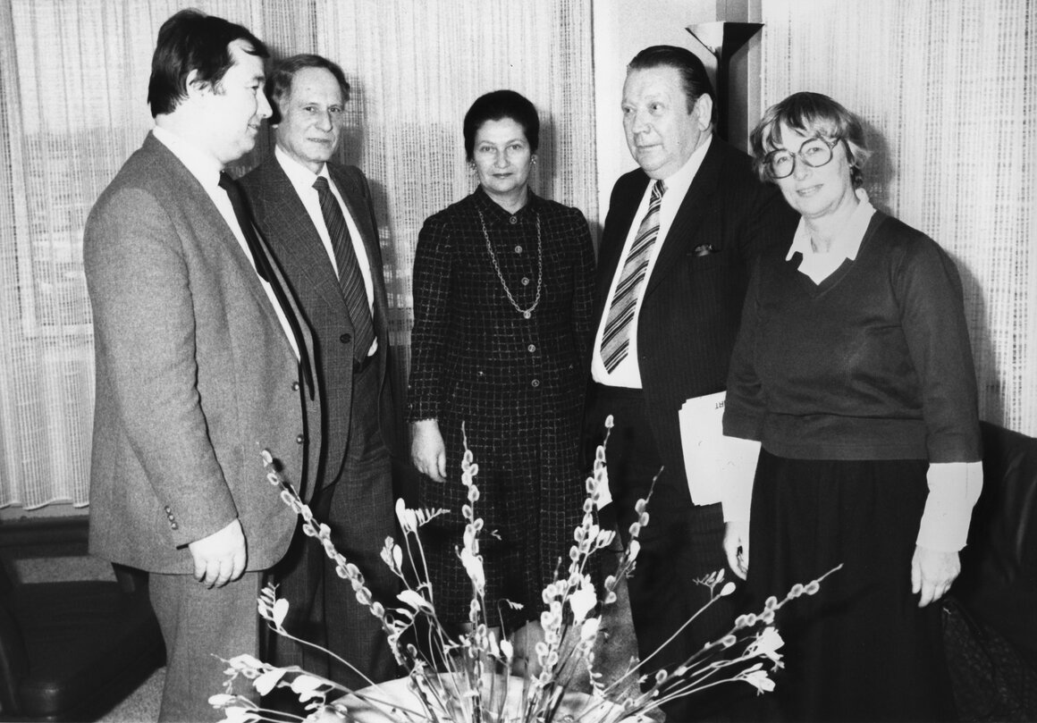 Simone VEIL meets with Herr SCHON