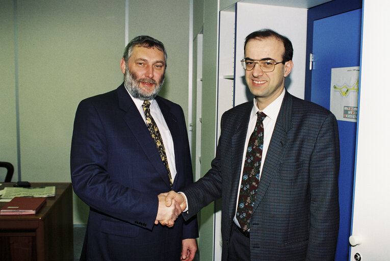 Photo 1 : MEP Giulio FANTUZZI meets with Commissioner Franz FISCHLER at the European Parliament in Strasbourg