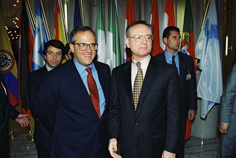 Foto 1: Official Visit of President of Colombia at the European Parliament in Strasbourg