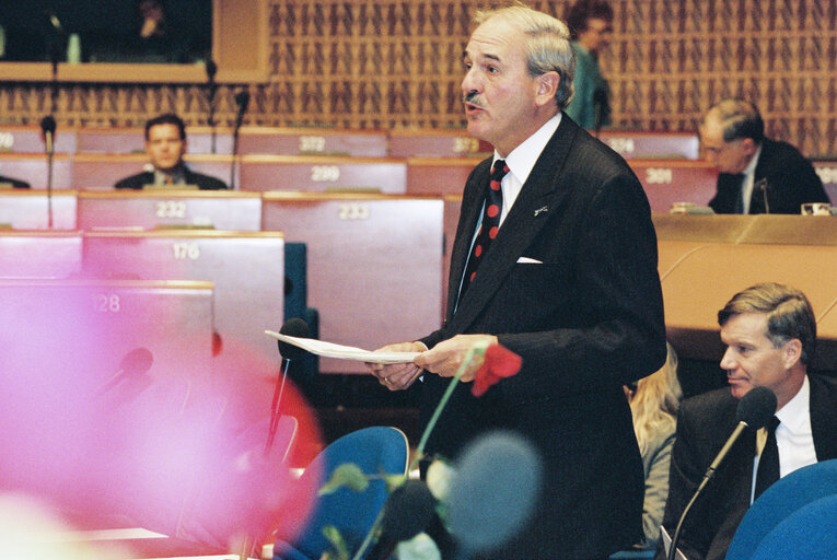 Fotó 1: Plenary session in Strasbourg - Presentation of the 1994 yearly report of by the President of the Court of Auditors