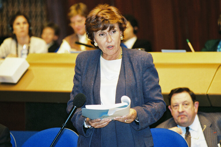 Fotografija 1: Plenary session in Strasbourg - Statement by the Commisioner in charge of Research, Science and Technology