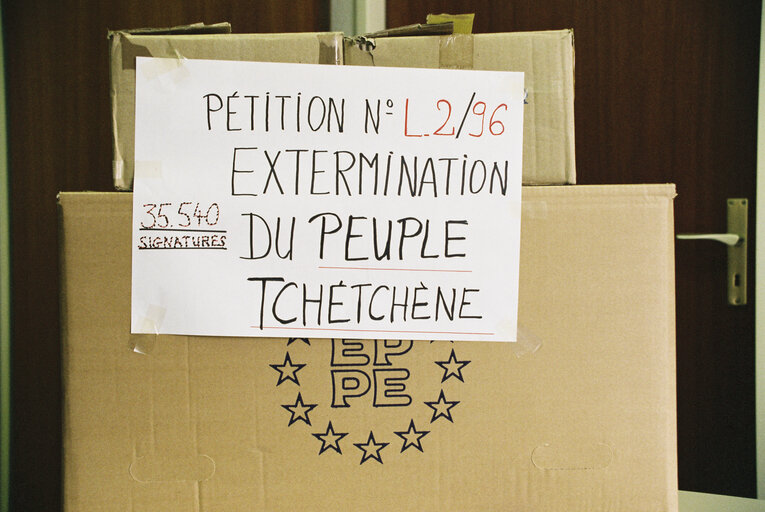 Foto 1: Box with the petitions against the Chechen people extermination