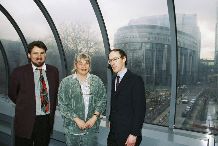 Fotografie 3: MEP MaLou LINDHOLM with guests in Brussels