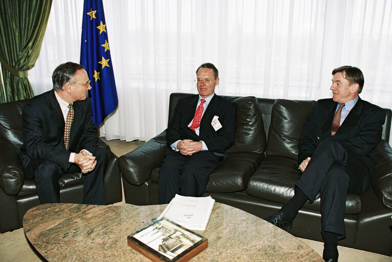 Φωτογραφία 1: Klaus HANSCH EP President meets Hans HENKEL