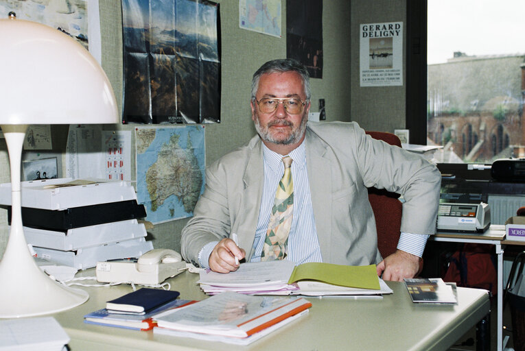 Fotografie 4: Portrait of MEP Hugh KERR in Brussels