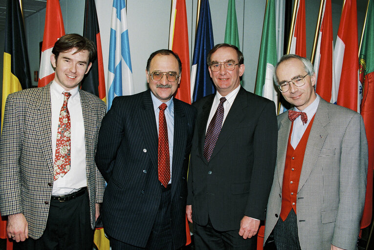 Foto 1: MEP David John Alfred HALLAM with guests in Brussels