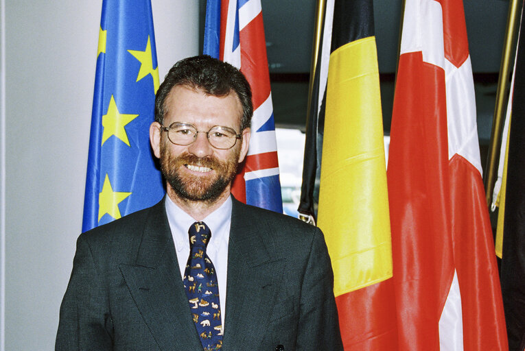 Foto 1: Portrait of MEP Tony CUNNINGHAM in Brussels