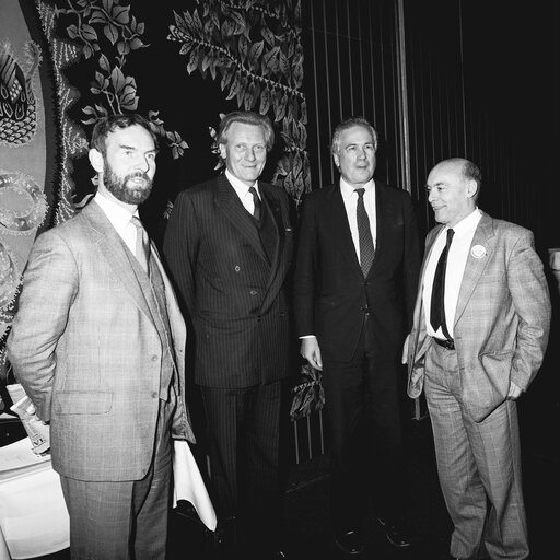 Fotografie 1: Meeting of the Kangaroo group in December 1988 with British MP Michael HESELTINE