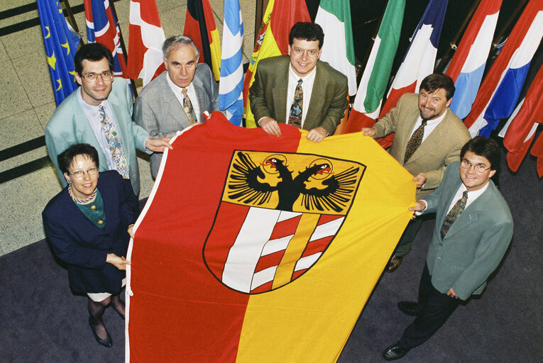 Photo 1: MEP Markus FERBER and guests with a flag of Swabia (Schwaben), an administrative region of Bavaria