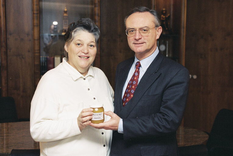 Fotografija 1: Klaus HANSCH EP President meets with MEP Imelda Mary READ