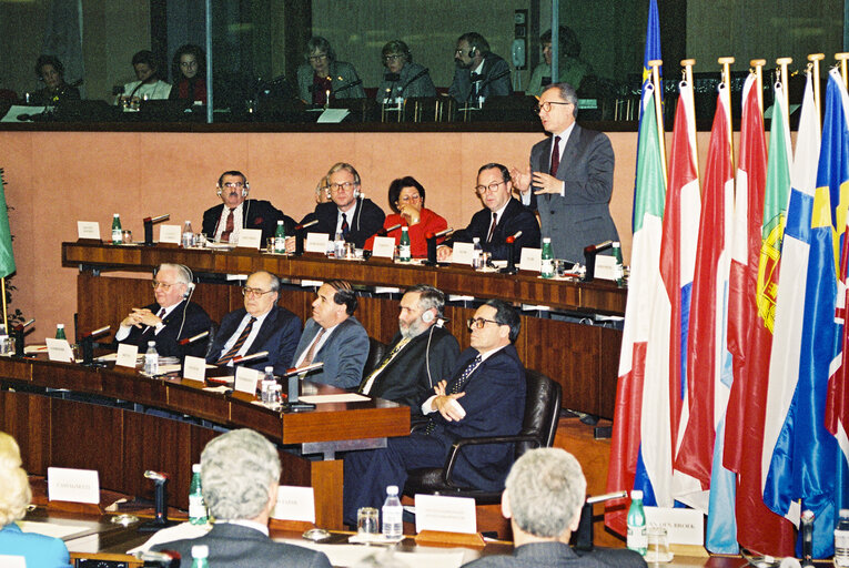 Photo 10: EPP group meeting - Outgoing EC President is awarded the Robert Schuman medal