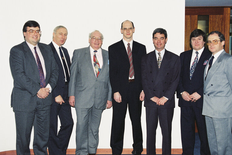 Foto 1: British socialist MEPs with guests in Brussels