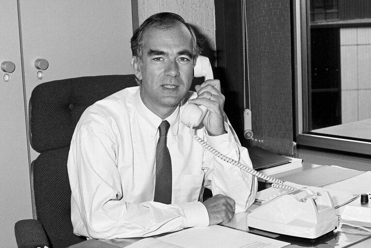 Fotografi 1: Portrait of MEP Francois du VIVIER at the European Parliament