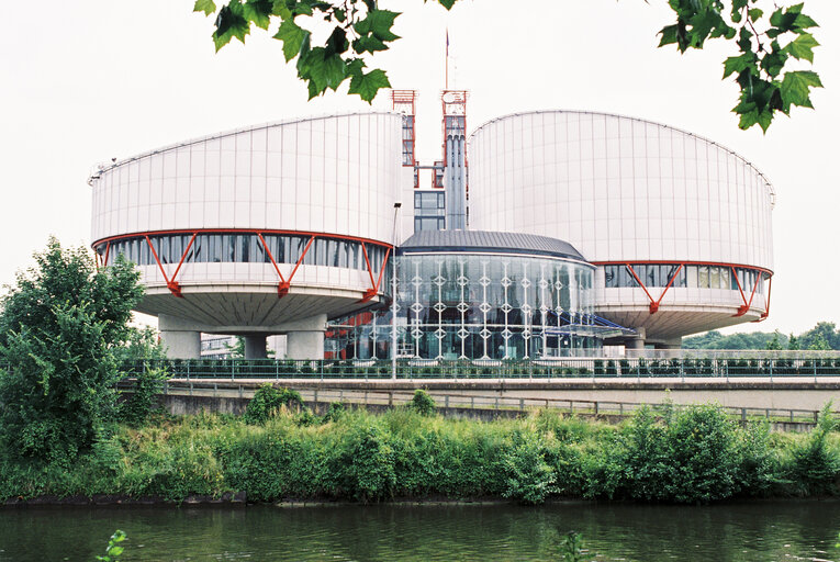 Fotagrafa 1: The headquarters of the European Court on Human RIghts