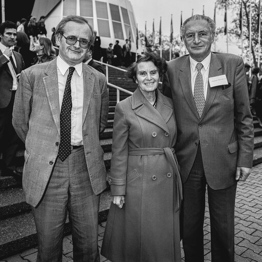 Fotó 1: Dimitrios DESSYLAS and Herbert GOLOSMITH with visitors