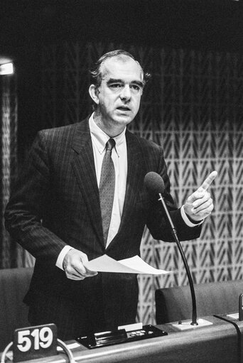 Fotografie 3: Portrait of MEP Francois ROELANTS DU VIVIER during a plenary session at the European Parliament