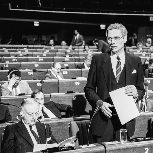 Foto 2: The Dutch Foreign Affairs Minister Hans VAN DEN BROEK during a session in Strasbourg in March 1986.