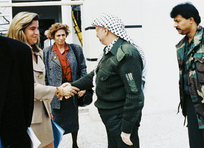 Zdjęcie 8: MEP Laura DE ESTEBAN MARTIN meets with Yasser ARAFAT