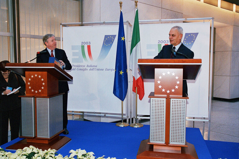 Fotografia 1: EP President and President of Italian Senate, inaugurate the sculpture Zenith in the ASP building