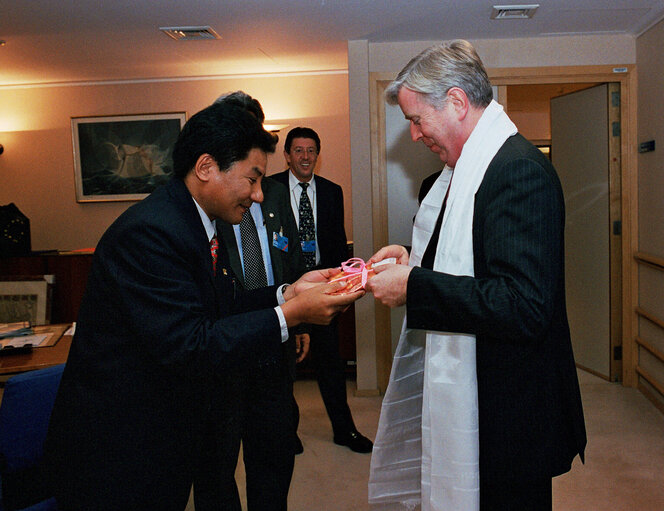 Photo 1: EP President meets with the representatve of the Dalai Lama.