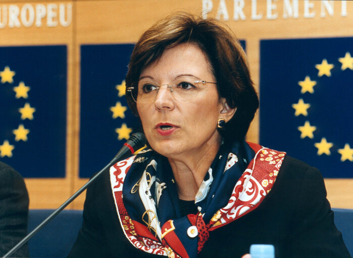 Foto 1: MEP Emilia MULLER holds a news conference in Strasbourg