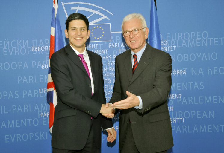 Foto 2: Hans-Gert POETTERING - EP President meets with David MILIBAND, UK Secretary of State for Foreign and Commonwealth Affairs.