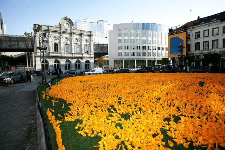 Fotó 4: Flowers on the Luxembourg Place in Brussels representing the signatures for the climate manifesto - A global price on carbon dioxide emissions, support for climate friendly technologies