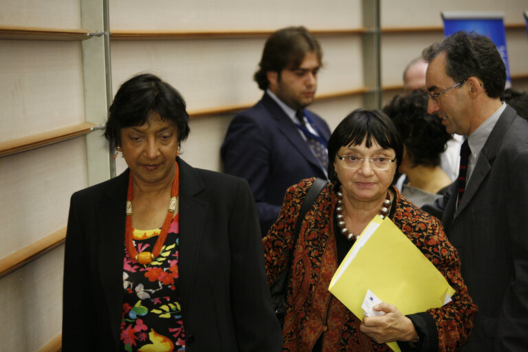 Fotografia 12: Press conference following the Joint conference of the EP, EC and UN on 60 years of the Universal Declaration of Human Rights: the defenders take the floor.