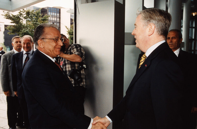 Fotografia 10: Ion ILIESCU, President of Romania, makes an official visit to the EP in Strasbourg