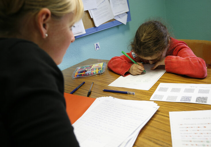 Fotografija 3: Disabled children at school in their wheelchair.