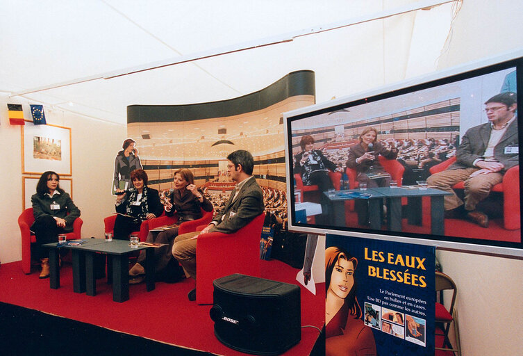 Fotografia 1: Presentation of the Comic book Les Eaux Bless?©es.