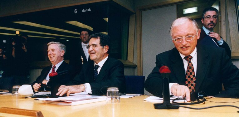 Press conference in Brussels following the approval by the Commission of the enlargement to 10 new countries in 2004