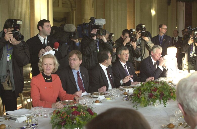 Fotografija 1: EP President at the EU Summit of Laken.