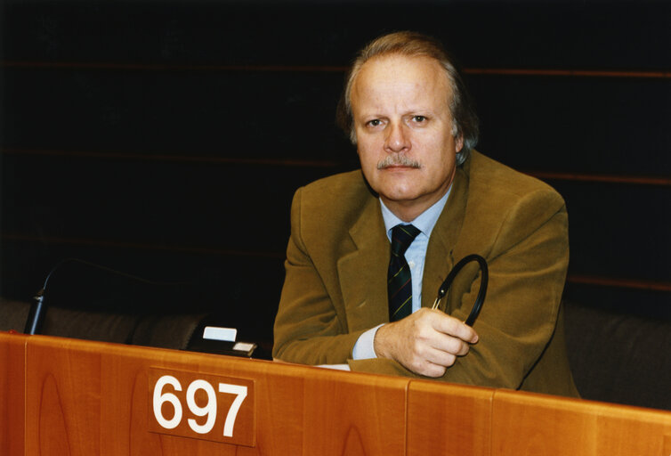 Снимка 1: Roberto MEZZAROMA in the hemicycle of the EP in Strasbourg.