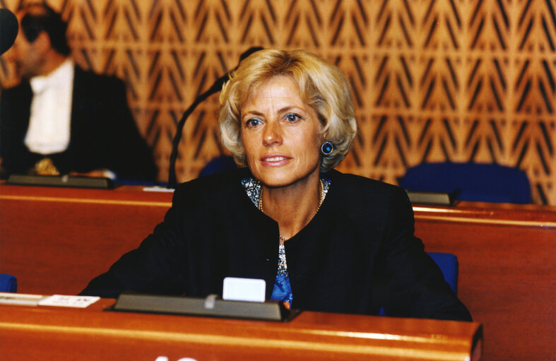 Fotografija 1: Elly PLOOIJ-VAN GORSEL in plenary session in Strasbourg.