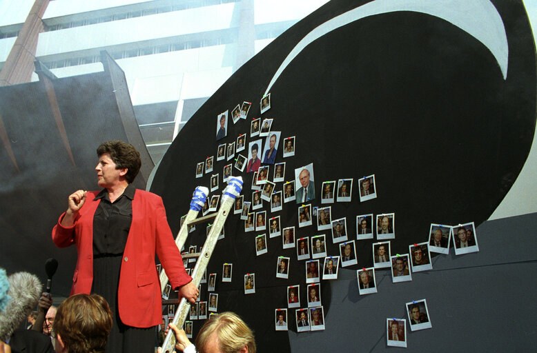 Fotografija 1: Demonstration of the European Socialists against nuclear testing.