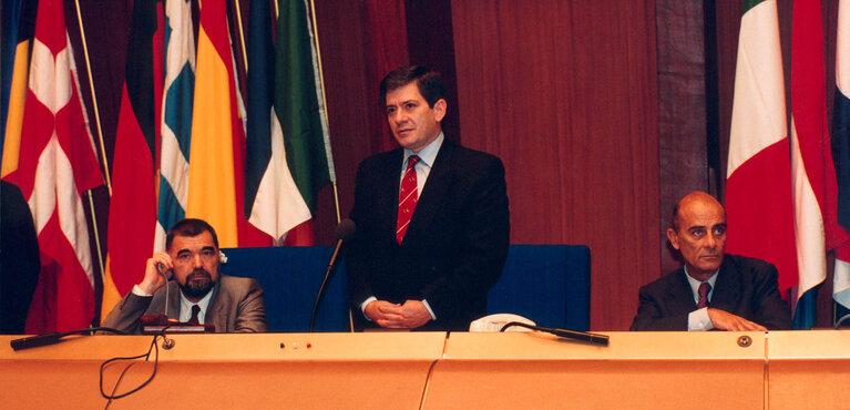 Photo 1: Stjepan (Stipe) MESIC, President of Yugoslavia visits the European Parliament in Strasbourg