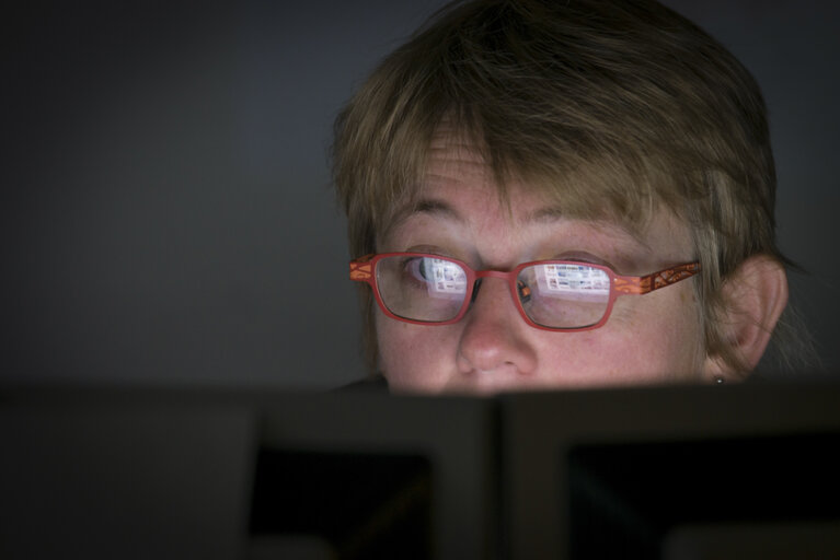 Снимка 3: Staff of the Photo Service of the EP working on a computer during power outage