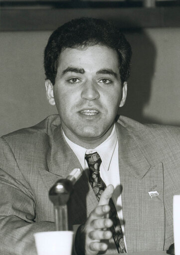 Fotografija 1: Garri KASPAROV, Chess world champion, visits the European Parliament in September 1991