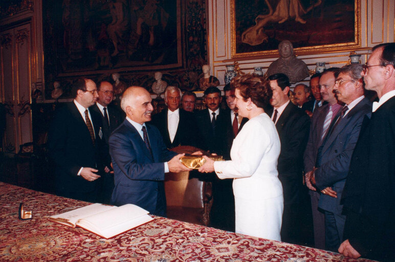 Foto 1: Official visit of King HUSSEIN of Jordan to the European Parliament