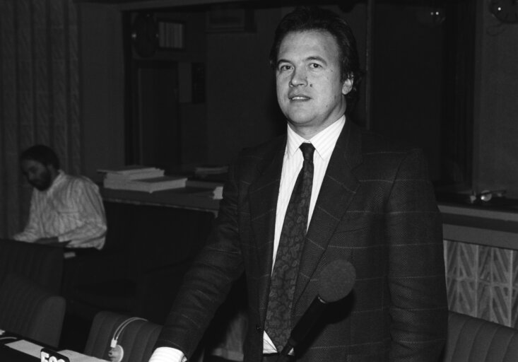 Fotografi 1: Pedro PACHECO HERRERA speaks in plenary session in Strasbourg in December 1989