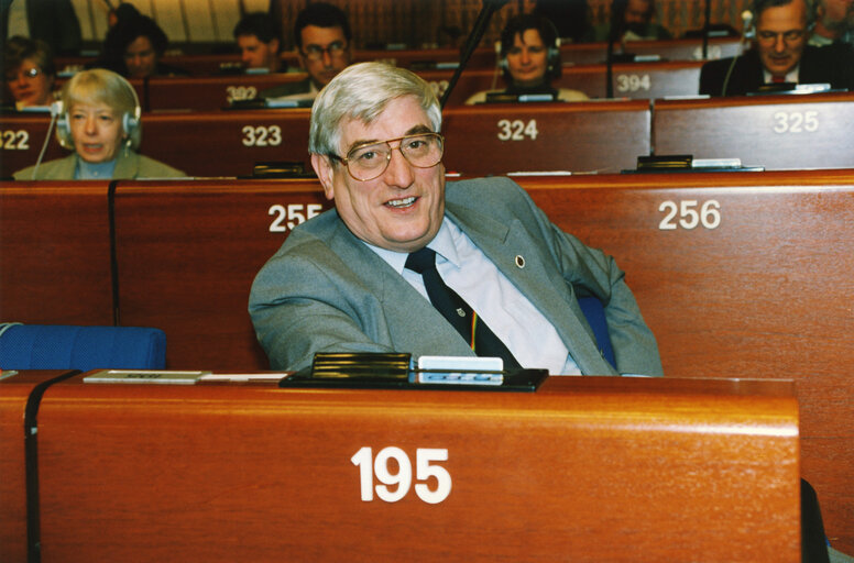 Nuotrauka 1: MEP Alex FALCONER attends a plenary session in Strasbourg in January 1993