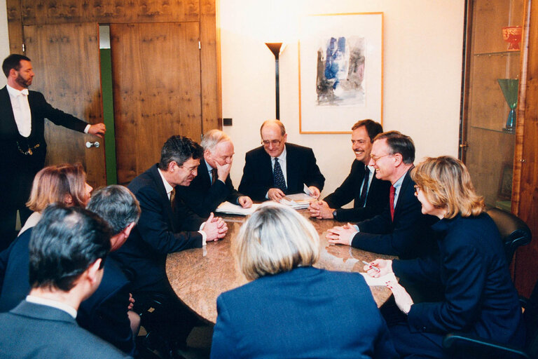 Fotografija 1: EP President meets with the Irish Minister for Foreign Affairs.