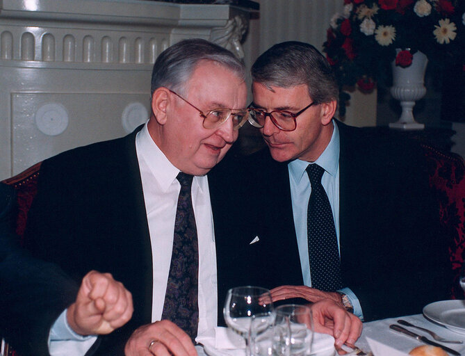 Zdjęcie 1: British Prime Minister John MAJOR makes an official visit to the EP in Strasbourg in 1992